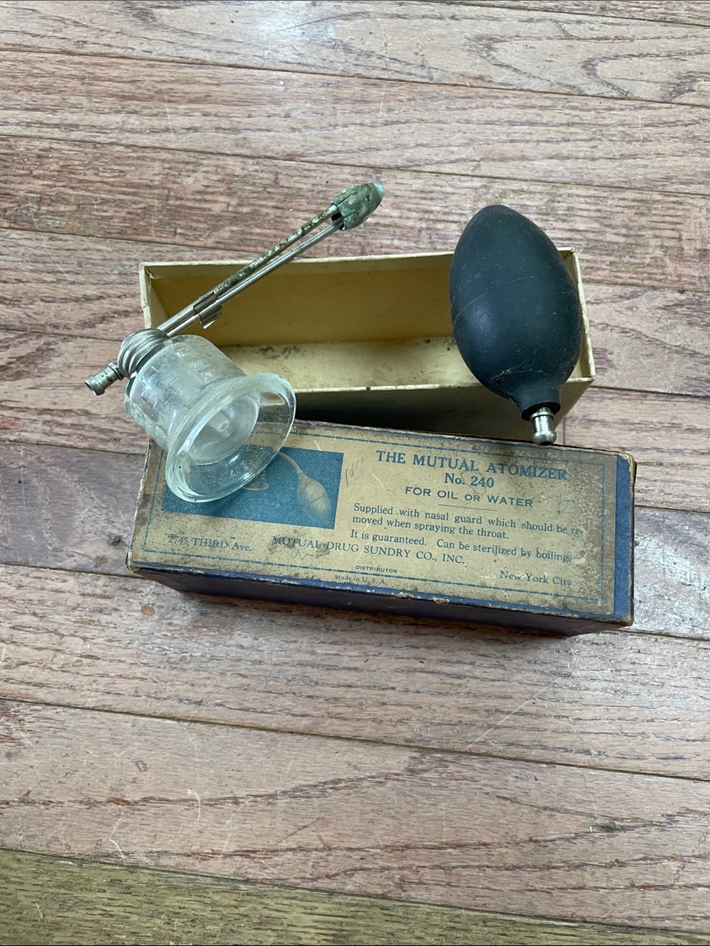 Vintage Mutual Medicinal  Atomizer No. 240 Original Box Black Bulb & Clear Glass